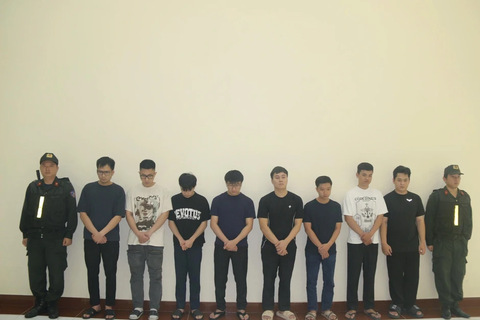 Bắt giữ 12 người lừa đảo 900 tỷ đồng gói “hợp đồng kỳ nghỉ” ở TPHCM Bắt giữ 12 người lừa đảo 900 tỷ đồng gói “hợp đồng kỳ nghỉ” ở TPHCM