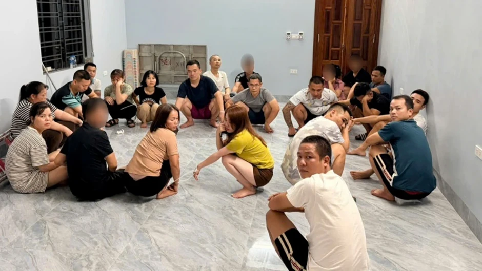 Bắt giữ 18 đối tượng đánh bạc và tổ chức đánh bạc Bắt giữ 18 đối tượng đánh bạc và tổ chức đánh bạc