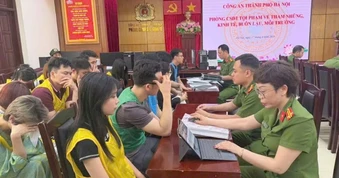 Bắt giữ 187 người lừa đảo 'kỳ nghỉ', tạm giữ 7 ô tô, 10 sổ đỏ, nhiều tiền và sổ tiết kiệm