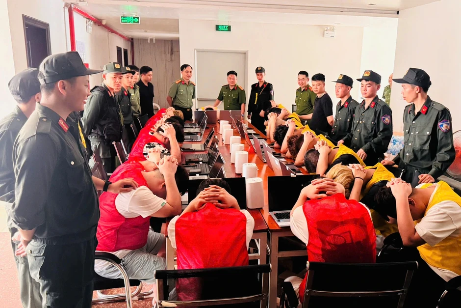 Bắt giữ 19 đối tượng người nước ngoài lừa đảo xuyên quốc gia Bắt giữ 19 đối tượng người nước ngoài lừa đảo xuyên quốc gia