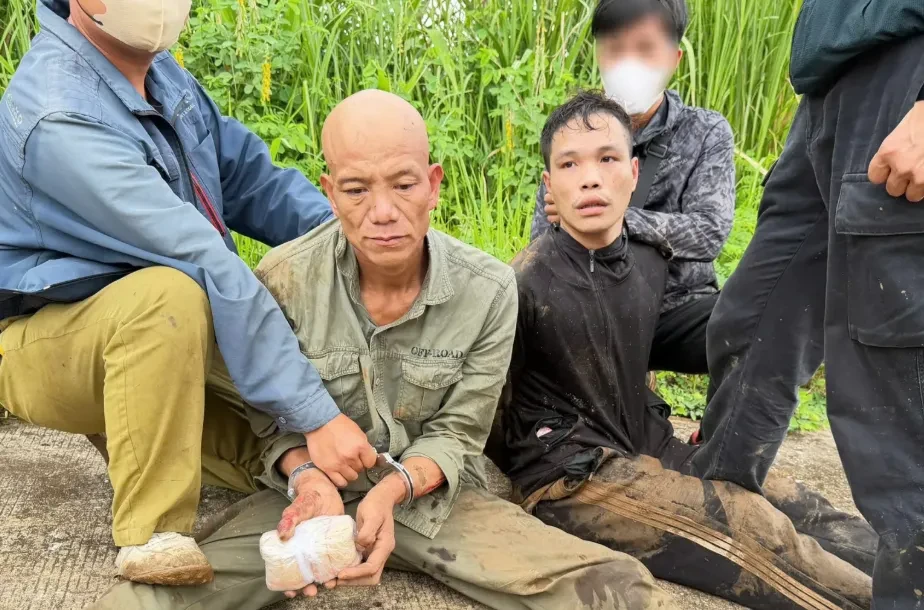 Bắt giữ 2 đối tượng mua bán hơn 3.500 viên ma túy tổng hợp ở Sơn La Bắt giữ 2 đối tượng mua bán hơn 3.500 viên ma túy tổng hợp ở Sơn La