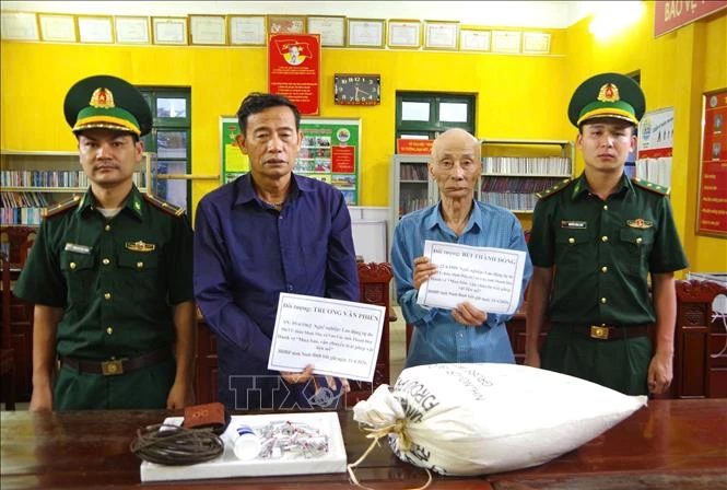 Bắt giữ 2 đối tượng mua bán, tàng trữ, vận chuyển trái phép vật liệu nổ Bắt giữ 2 đối tượng mua bán, tàng trữ, vận chuyển trái phép vật liệu nổ