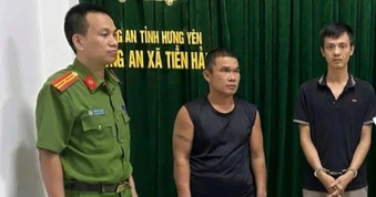 Bắt giữ 2 đối tượng sử dụng ma túy trên ô tô
