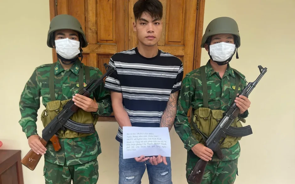 Bắt giữ 2 đối tượng tàng trữ hơn 16 gam ma túy tại Cần Giờ Bắt giữ 2 đối tượng tàng trữ hơn 16 gam ma túy tại Cần Giờ