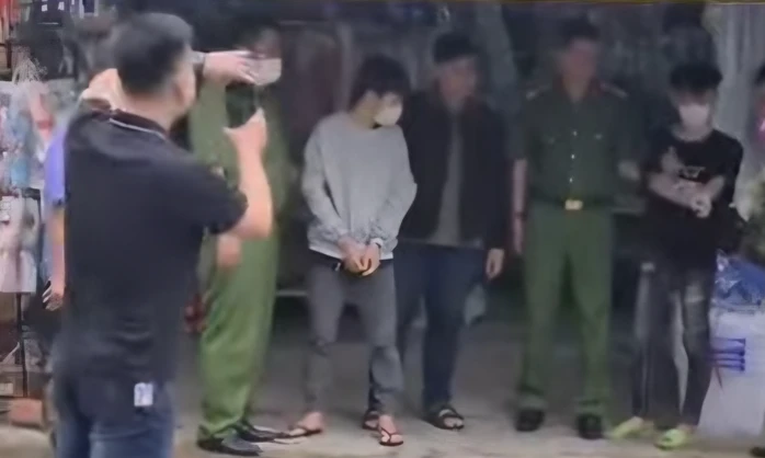 Bắt giữ 2 nghi phạm vụ sát hại người đàn ông ở Tây Nha Trang Bắt giữ 2 nghi phạm vụ sát hại người đàn ông ở Tây Nha Trang