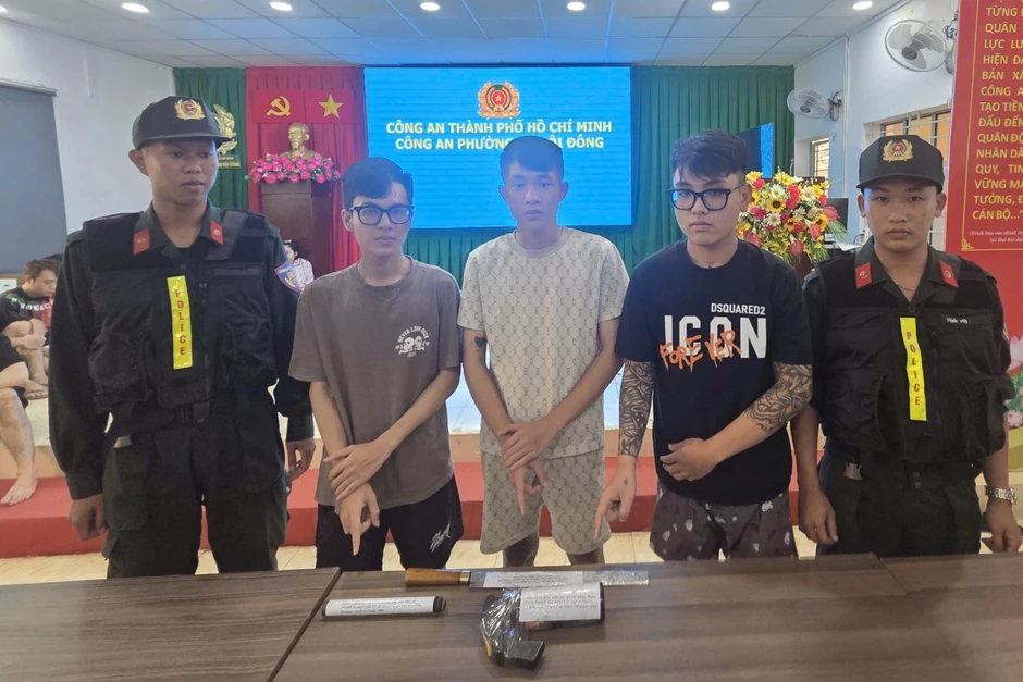 Bắt giữ 23 thanh niên gây rối tại quán cà phê ở TPHCM Bắt giữ 23 thanh niên gây rối tại quán cà phê ở TPHCM