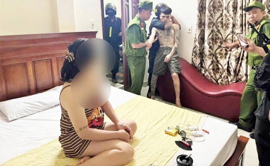Bắt giữ 3 đối tượng tàng trữ, sử dụng ma túy tại xã Thường Tín, Hà Nội Bắt giữ 3 đối tượng tàng trữ, sử dụng ma túy tại xã Thường Tín, Hà Nội