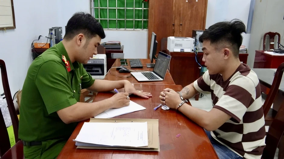 Bắt giữ 3 nghi phạm vụ dùng súng cao su, dao tấn công người tại Đồng Tháp Bắt giữ 3 nghi phạm vụ dùng súng cao su, dao tấn công người tại Đồng Tháp