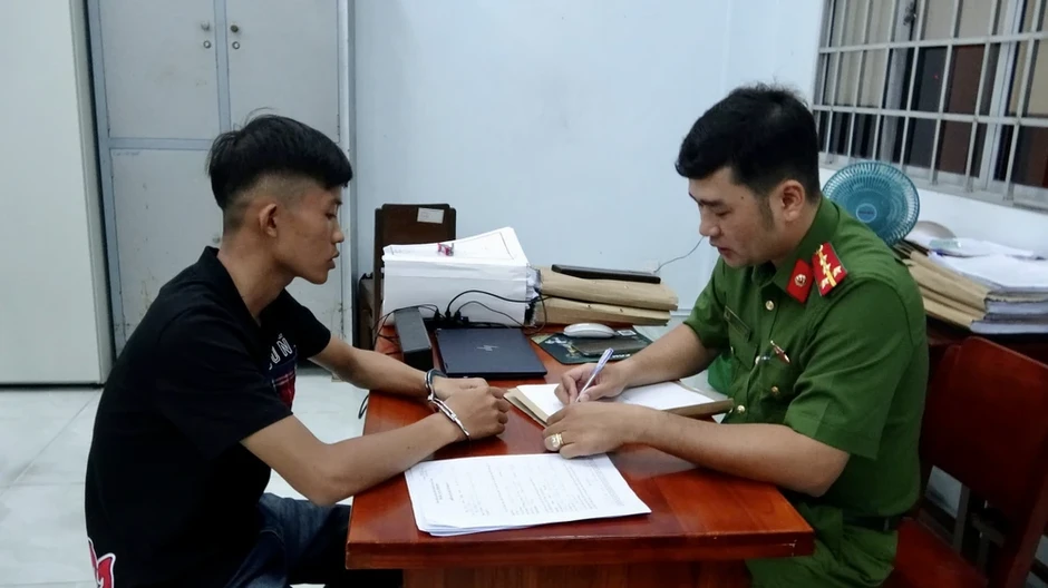 Bắt giữ 3 nghi phạm vụ dùng súng cao su, dao tấn công người tại Đồng Tháp Bắt giữ 3 nghi phạm vụ dùng súng cao su, dao tấn công người tại Đồng Tháp