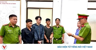 Bắt giữ 3 thanh niên rượt đuổi, đánh người đi đường ở TP.HCM