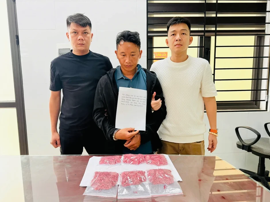 Bắt giữ 4 đối tượng, thu 11.600 viên ma túy tổng hợp trong đường dây liên tỉnh Bắt giữ 4 đối tượng, thu 11.600 viên ma túy tổng hợp trong đường dây liên tỉnh