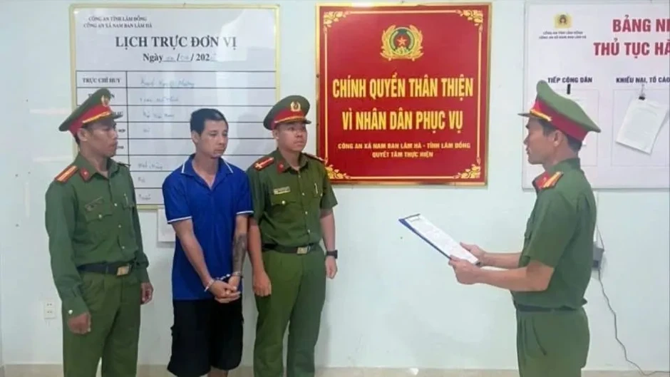 Bắt giữ con rể xông vào nhà chém cha mẹ vợ Bắt giữ con rể xông vào nhà chém cha mẹ vợ