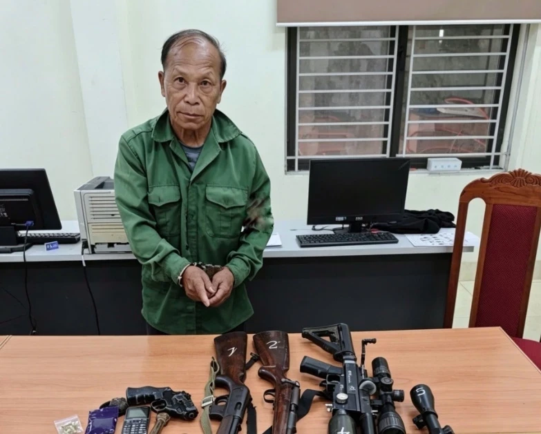 Bắt giữ đối tượng cầm đầu đường dây mua bán ma túy, thu giữ nhiều vũ khí Bắt giữ đối tượng cầm đầu đường dây mua bán ma túy, thu giữ nhiều vũ khí