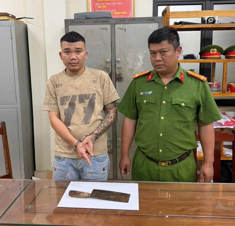 Bắt giữ đối tượng chém 3 người trong quán ăn đêm Bắt giữ đối tượng chém 3 người trong quán ăn đêm