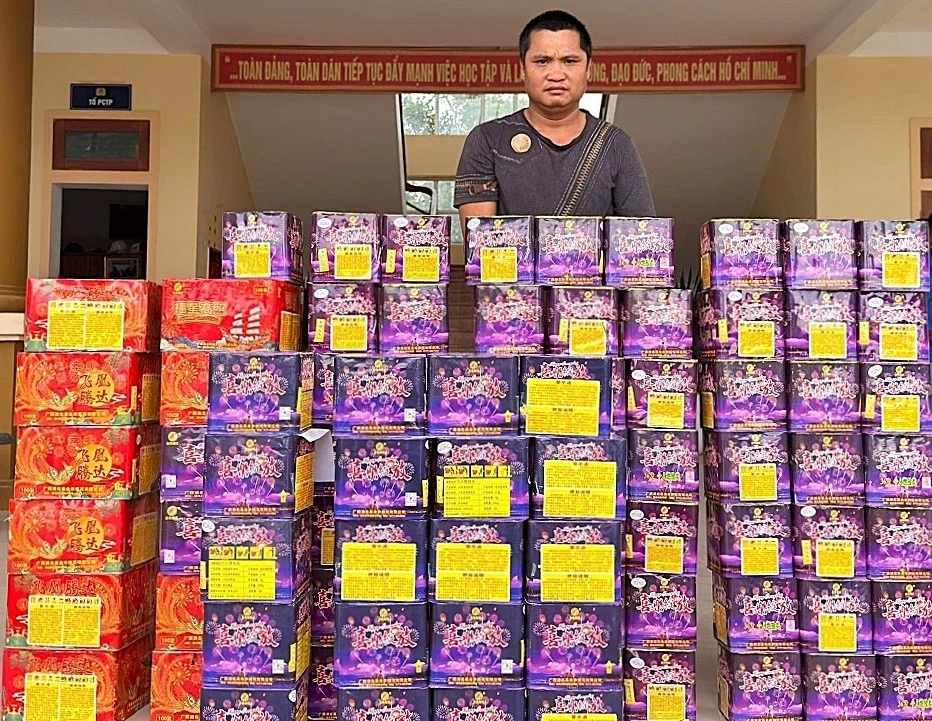 Bắt giữ đối tượng mua bán trái phép gần 3 tạ pháo hoa nổ Bắt giữ đối tượng mua bán trái phép gần 3 tạ pháo hoa nổ
