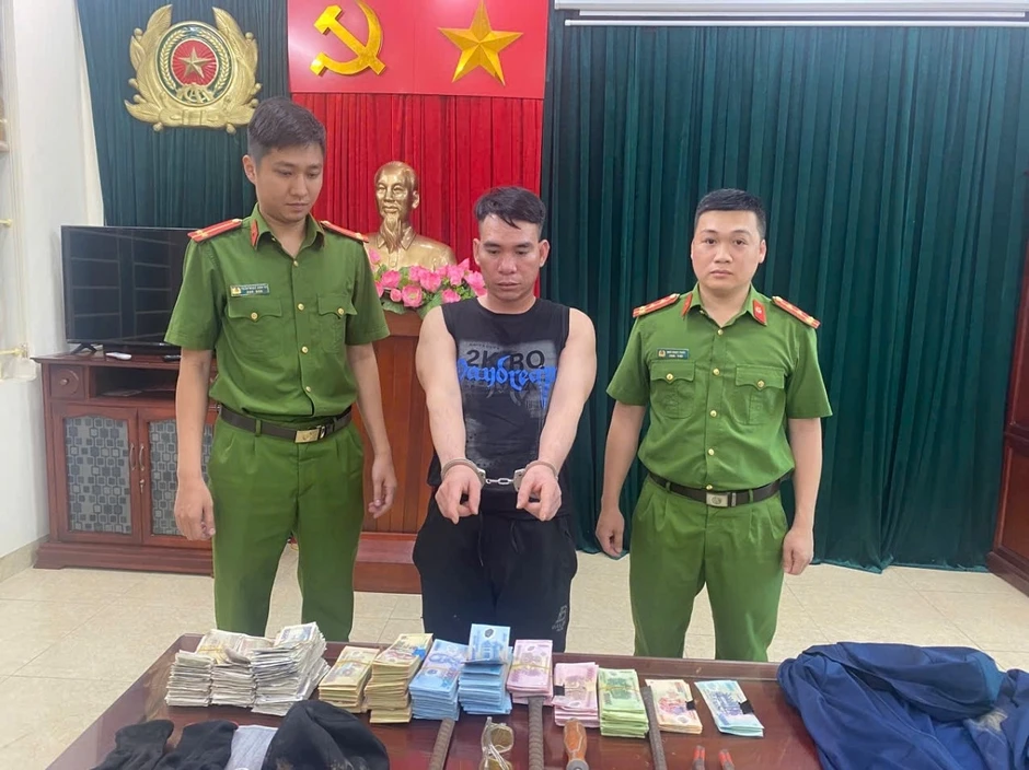 Bắt giữ đối tượng trộm tiền công đức tại Ninh Bình Bắt giữ đối tượng trộm tiền công đức tại Ninh Bình