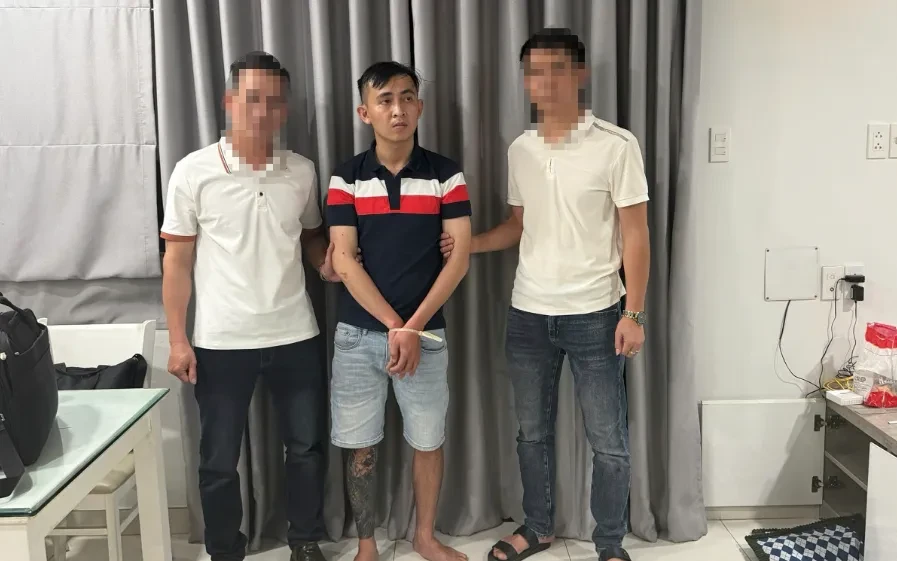 Bắt giữ đối tượng truy nã, phát hiện tàng trữ số lượng lớn ma túy Bắt giữ đối tượng truy nã, phát hiện tàng trữ số lượng lớn ma túy