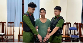 Bắt giữ kẻ bị truy nã đặc biệt nguy hiểm, thu giữ súng đã lên đạn