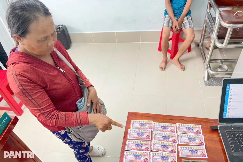 Bắt giữ kẻ cắt dán vé số, lừa người bán dạo ở Tây Ninh Bắt giữ kẻ cắt dán vé số, lừa người bán dạo ở Tây Ninh