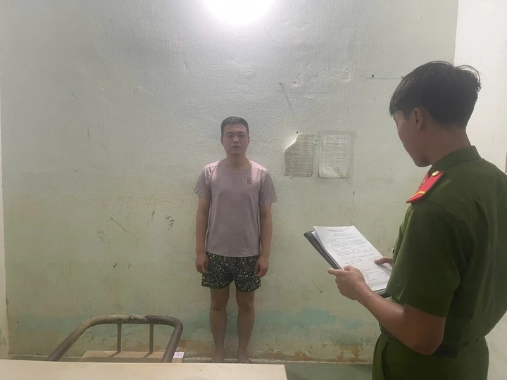 Bắt giữ kẻ cho vay lãi 'cắt cổ', dùng đủ chiêu trò khủng bố tinh thần con nợ Bắt giữ kẻ cho vay lãi 'cắt cổ', dùng đủ chiêu trò khủng bố tinh thần con nợ