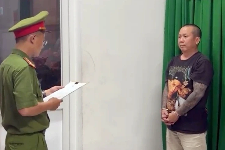 Bắt giữ khẩn cấp đối tượng nhận nửa tỷ đồng để "chạy án" Bắt giữ khẩn cấp đối tượng nhận nửa tỷ đồng để "chạy án"