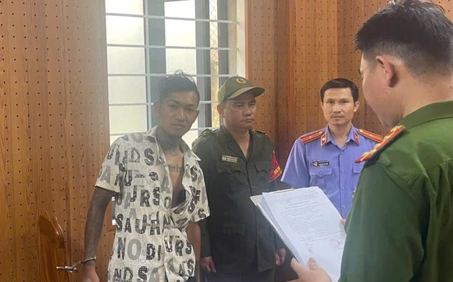 Bắt giữ nam thanh niên cầm dao, đột nhập phòng phụ nữ lúc nửa đêm Bắt giữ nam thanh niên cầm dao, đột nhập phòng phụ nữ lúc nửa đêm