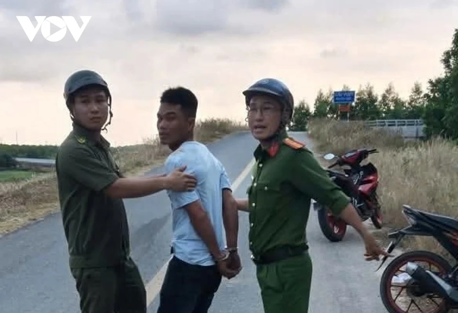 Bắt giữ nghi phạm sát hại vợ, ôm con bỏ trốn