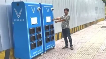 Bắt giữ người đập phá hàng loạt tủ đổi pin xe điện