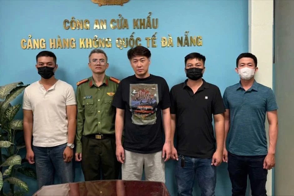 Bắt giữ người nước ngoài bị Interpol truy nã Bắt giữ người nước ngoài bị Interpol truy nã
