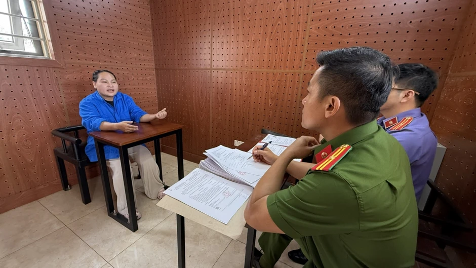 Bắt giữ người phụ nữ giả danh công an lừa đảo "chạy án" 400 triệu đồng Bắt giữ người phụ nữ giả danh công an lừa đảo "chạy án" 400 triệu đồng
