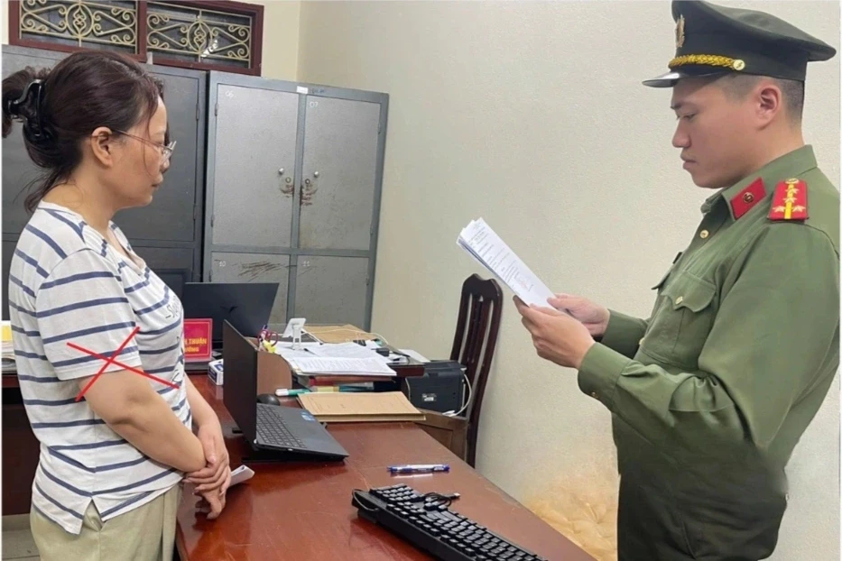 Bắt giữ người phụ nữ giả nam giới lên mạng lừa đảo 1,1 tỷ đồng Bắt giữ người phụ nữ giả nam giới lên mạng lừa đảo 1,1 tỷ đồng