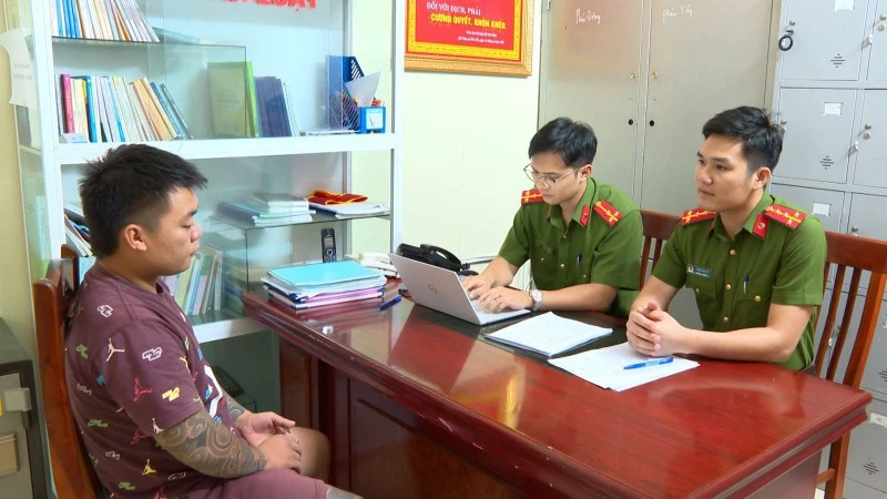 Bắt giữ nhóm đối tượng lấy cớ va quệt xe để cưỡng đoạt tài sản