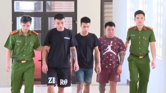 Bắt giữ nhóm đối tượng lấy cớ va quệt xe để cưỡng đoạt tài sản