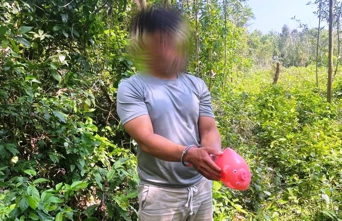 Bắt giữ thành công đối tượng chuyên mặc áo mưa khi gây án Bắt giữ thành công đối tượng chuyên mặc áo mưa khi gây án