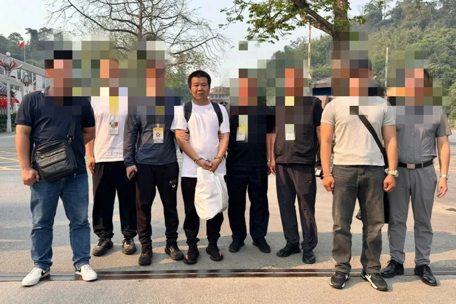 Bắt giữ và bàn giao người nước ngoài trốn truy nã quốc tế Bắt giữ và bàn giao người nước ngoài trốn truy nã quốc tế