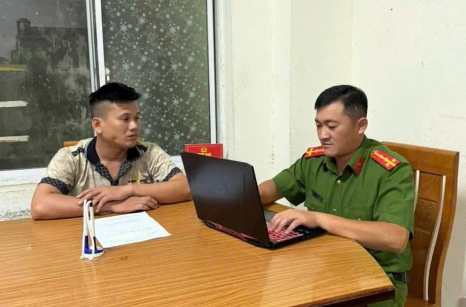 Bắt gọn đối tượng truy nã ngay sát cửa khẩu quốc tế Mộc Bài Bắt gọn đối tượng truy nã ngay sát cửa khẩu quốc tế Mộc Bài