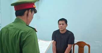 Bắt kẻ chém 2 người, đập phá xe cứu thương