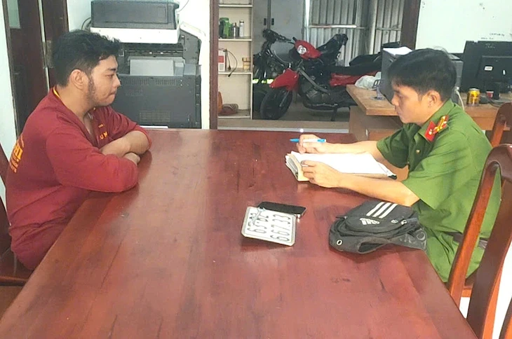 Bắt kẻ cướp giật điện thoại chỉ sau 1 giờ gây án Bắt kẻ cướp giật điện thoại chỉ sau 1 giờ gây án