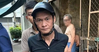 Bắt kẻ nghi dùng vật giống súng cướp tiền tại cửa hàng tiện lợi ở TPHCM