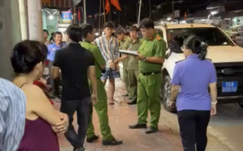 Bắt kẻ vờ mua rồi giật vàng bỏ chạy