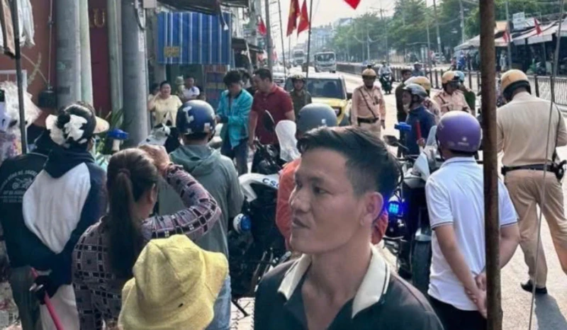 Bắt kẻ vờ mua rồi giật vàng bỏ chạy