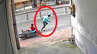Bắt kẻ vờ mua rồi giật vàng bỏ chạy