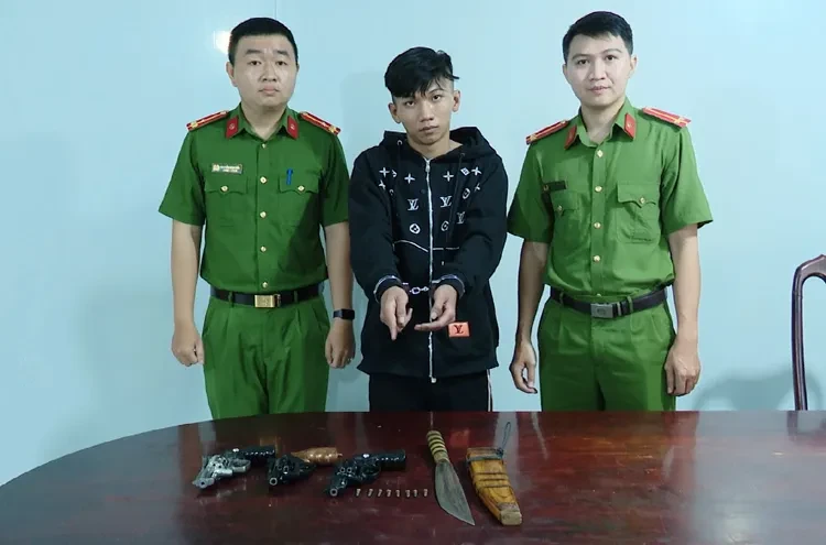 Bắt khẩn cấp 4 đối tượng dùng súng giải quyết mâu thuẫn ở TP Hồ Chí Minh Bắt khẩn cấp 4 đối tượng dùng súng giải quyết mâu thuẫn ở TP Hồ Chí Minh