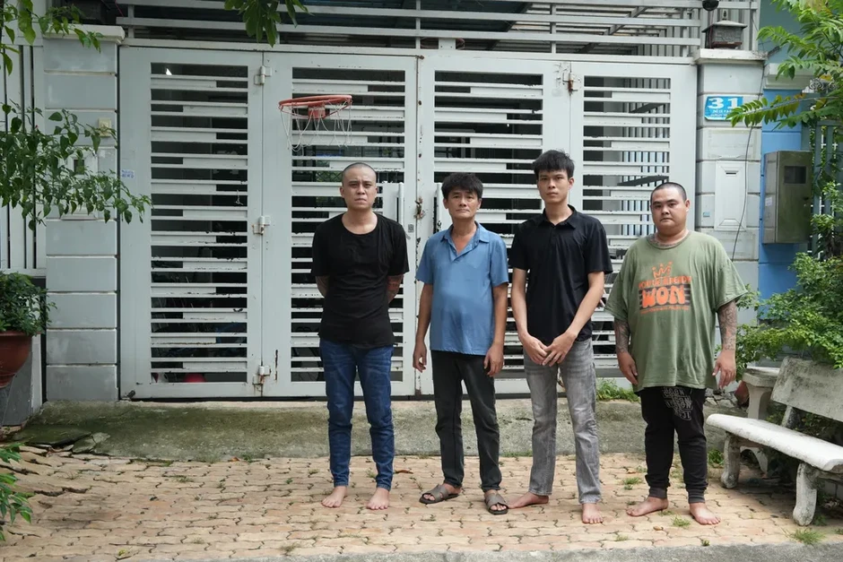 Bắt khẩn cấp 4 đối tượng mang hung khí đến nhà dân đe dọa