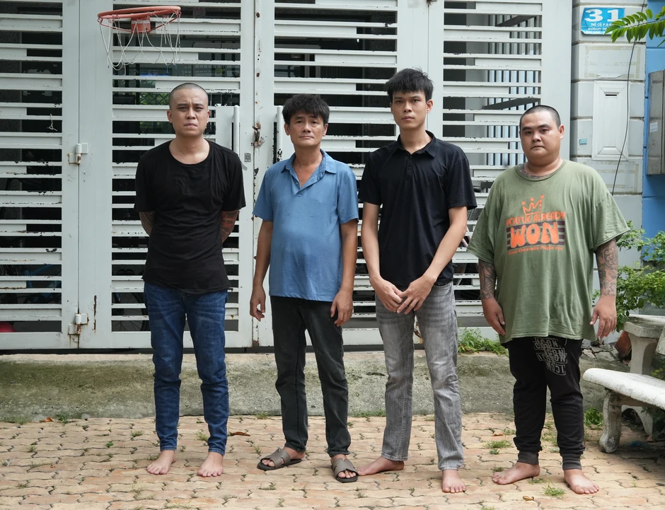 Bắt khẩn cấp 4 người đe dọa tính mạng cả gia đình ở TPHCM Bắt khẩn cấp 4 người đe dọa tính mạng cả gia đình ở TPHCM