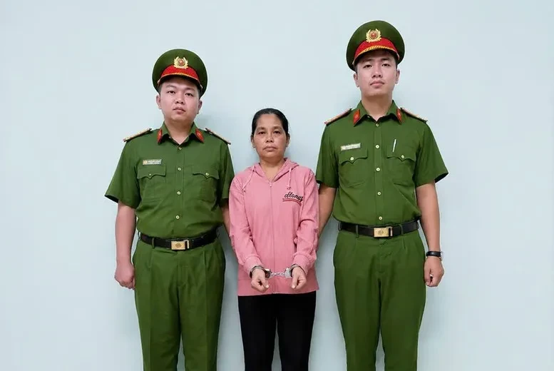Bắt khẩn cấp bảo mẫu bạo hành trẻ tại trường mầm non Bắt khẩn cấp bảo mẫu bạo hành trẻ tại trường mầm non