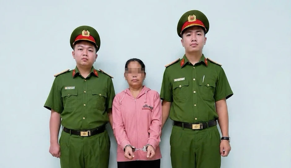 Bắt khẩn cấp bảo mẫu trong vụ hai trẻ nhỏ bị bạo hành tại TP.HCM Bắt khẩn cấp bảo mẫu trong vụ hai trẻ nhỏ bị bạo hành tại TP.HCM
