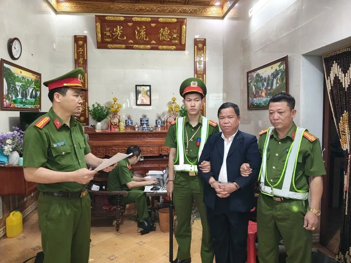 Bắt khẩn cấp người đàn ông giả danh luật sư Bắt khẩn cấp người đàn ông giả danh luật sư