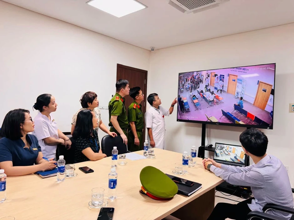 Bắt khẩn cấp người livestream gây rối tại Bệnh viện Hữu nghị Lạc Việt Bắt khẩn cấp người livestream gây rối tại Bệnh viện Hữu nghị Lạc Việt