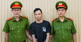 Bắt khẩn cấp nhân viên quán ốc đánh người giao hàng ở TPHCM